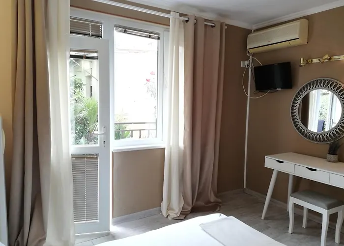 Гостьовий будинок Ivy 2*